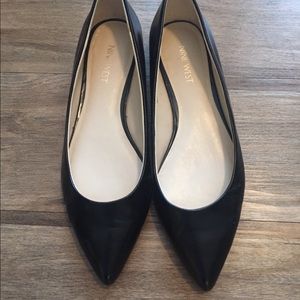 EUC Nine West black pointy toe flats - size 8.5
